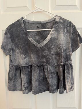 So Women's Charcoal Tie-Dye V-Neck Peplum Top
